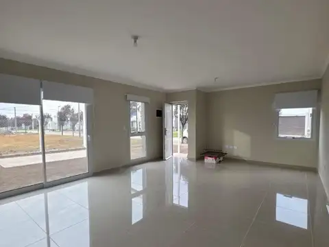 Casa 3 ambientes con 2 baños