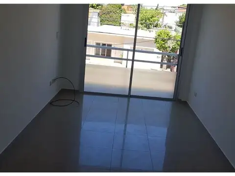 Departamento en Alquiler en Bernal, $ 620.000