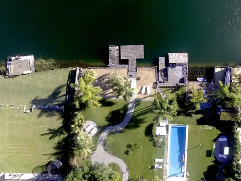 Casa con doble lote a la laguna en venta Santa Clara Villanueva