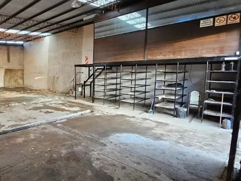 Venta de Galpón zona Hipódromo
