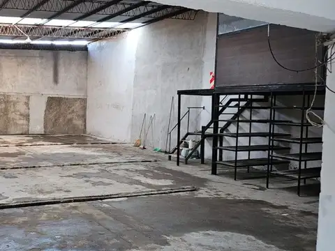 Venta de Galpón zona Hipódromo