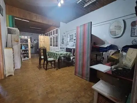 Casa 5 ambientres mas Departamento 3 ambientes, Ituzaingo Sur.-