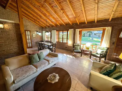 Casa 4 ambientes con 4 baños