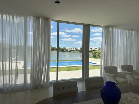 Casa en Venta en El Cantón - Barrio Islas, USD 370.000