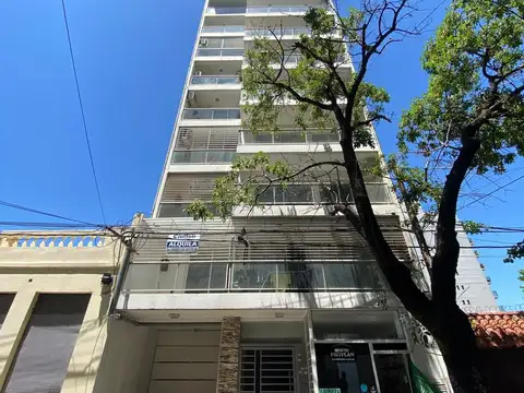 Amplio monoambiente con balcón terraza