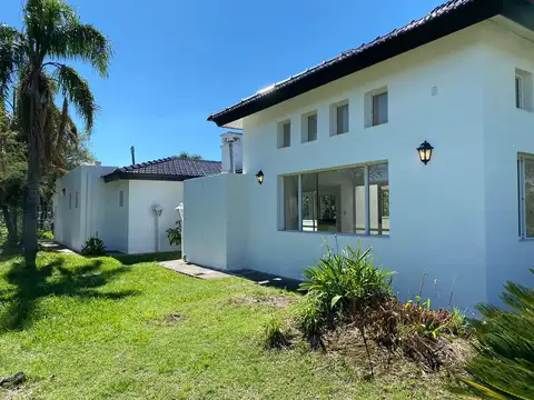 Casa en alquiler - zona Valle Escondido " LOS SOLES"