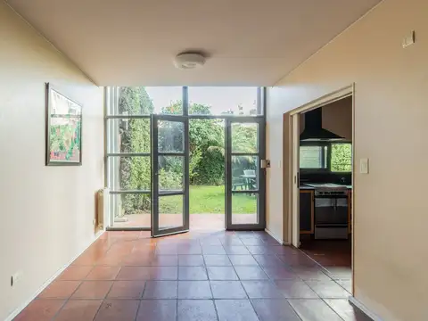 Casa 6 ambientes con 2 baños
