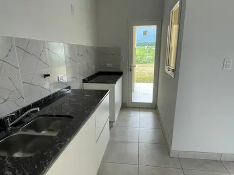 Casa 4 ambientes con 2 baños