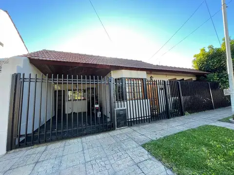 CASA - 4 AMBIENTES - CASTELAR NORTE