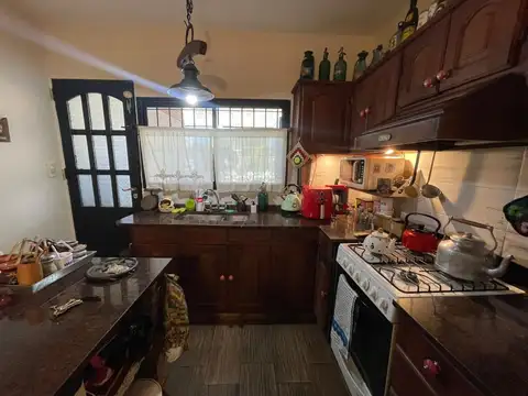 CASA - 4 AMBIENTES - CASTELAR NORTE