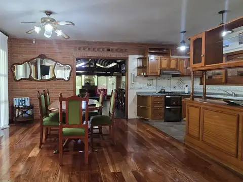 Casa 7 ambientes con 4 baños