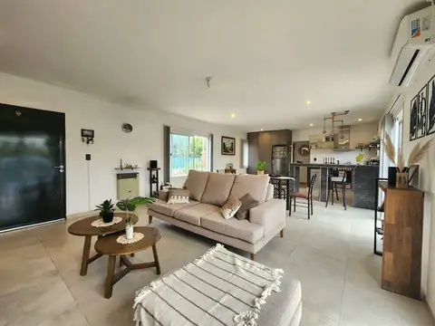 Casa en Venta con 3 cocheras