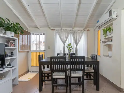 En venta PH tres ambientes, muy buen estado, en planta alta, balcón, Villa Ballester