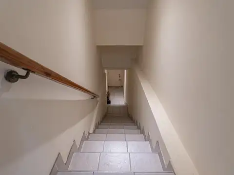 En venta PH tres ambientes, muy buen estado, en planta alta, balcón, Villa Ballester