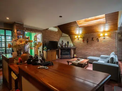 Casa 4 ambientes con 2 baños