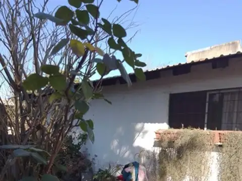 Casa 3 ambientes con 1 baño