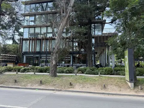 Local en Venta Via Púb.