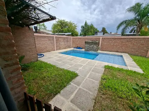 Casa en Caima, 2 dorm, quincho, pileta, bajada río