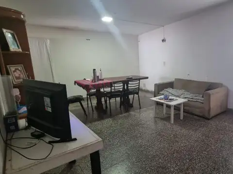 Casa 6 ambientes con 1 baño