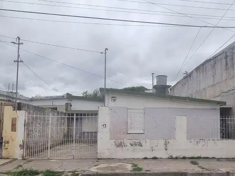 Casa en Venta de 4 Dormitorios en B° Santa Lucía, Salta Capital