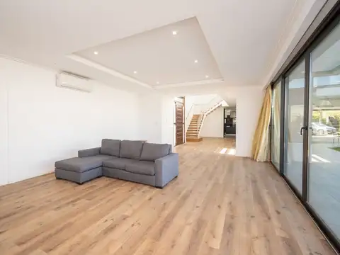 CASA DE CATEGORIA PREMIUM EN ALTOS DE LA RIBERA