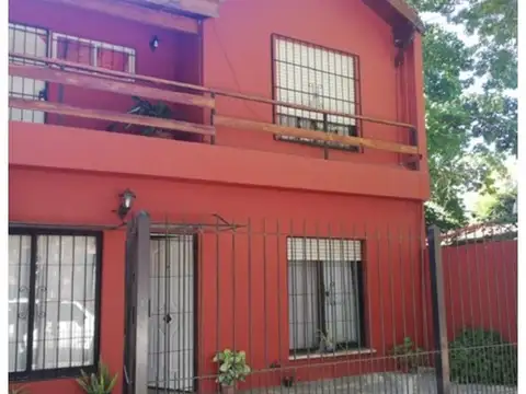 Vivienda multifamiliar en venta de 7 ambientes en block