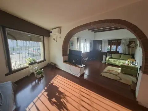 Casa en Alquiler con 1 cochera