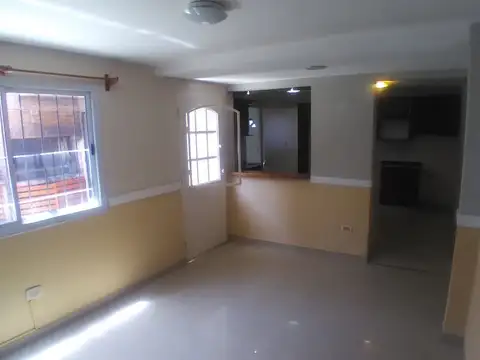 Casa en Alquiler con 1 cochera