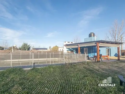 Venta / Permuta - Casa con galería, pileta y parrillero - Tierra de Sueños 3, Roldán.