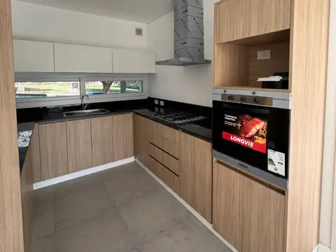 Casa 4 ambientes con 1 baño