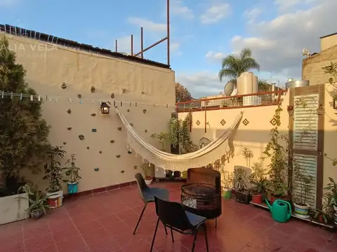VENTA PH Villa Gral. Mitre - 4 amb en PB y 1er piso c/ quincho, parrilla y terraza – 125 m2
