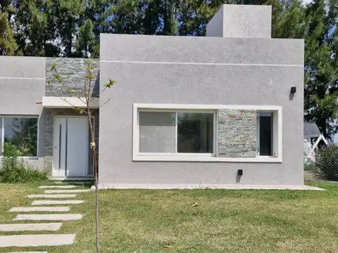 CASA A ESTRENAR 4 AMB | PILETA Y GALERÍA PREMIUM | BARRIO SANTA INÉS - CANNING