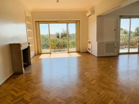 Avenida Libertador 4800. Piso frente al Hipódromo de Palermo