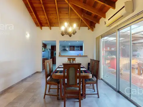 Casa 5 ambientes con 2 baños