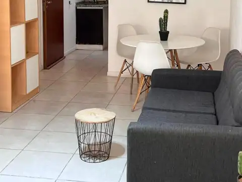 Viamonte al 2100 y Junín, Barrio Norte, Recoleta. Monoambiente 34 m2 Impecable. Piso 6 Al frente. Balcón. Pileta en el edificio