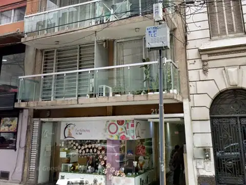 Viamonte al 2100 y Junín, Barrio Norte, Recoleta. Monoambiente 34 m2 Impecable. Piso 6 Al frente. Balcón. Pileta en el edificio