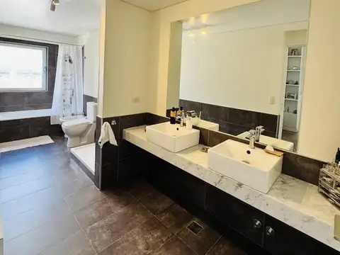 Departamento 5 ambientes con 3 baños