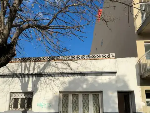 VENTA CASA DE 4 AMBIENTES A REFACCIONAR LOTE PROPIO SAAVEDRA