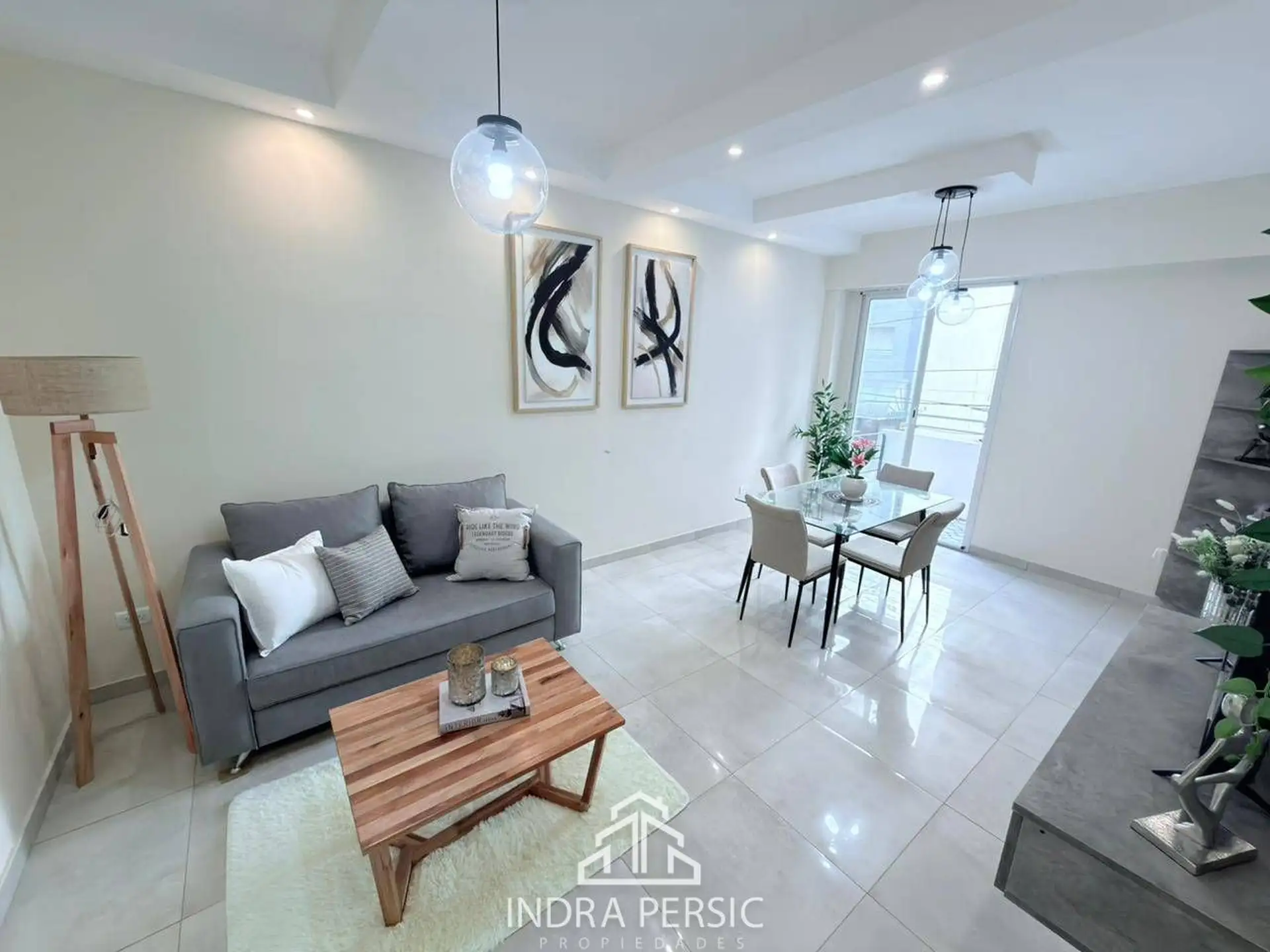 Venta departamento 2 ambientes con balcón en Güemes