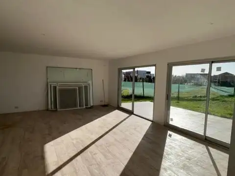 Casa en Venta con 4 cocheras