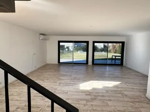Casa 5 ambientes con 4 baños