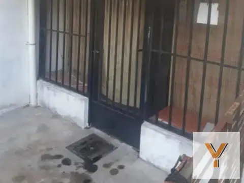 Casa 6 ambientes con 2 baños