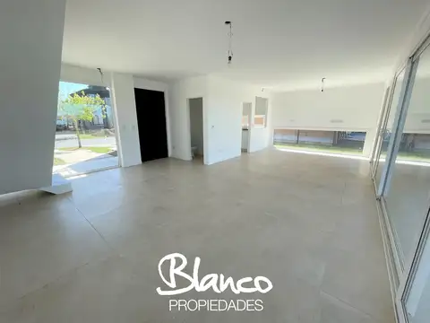 Casa 4 ambientes con 3 baños