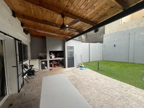 CASA VENTA DOS DORMITORIOS CINCO ESQUINAS