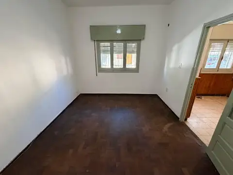 Casa 5 ambientes con 1 baño