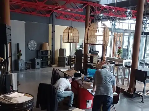 Avenida Hipólito Yrigoyen 10500