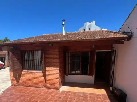 Casa en venta - 2 Dormitorios 1 Baño - Cochera - 94Mts2 - San Bernardo del Tuyú