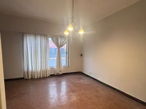 Casa en Alquiler con 1 cochera
