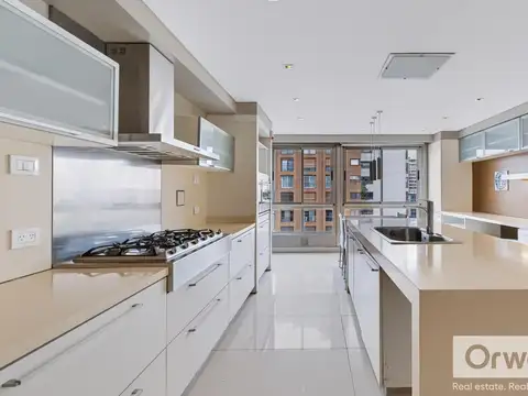 Departamento en Alquiler con 3 cocheras
