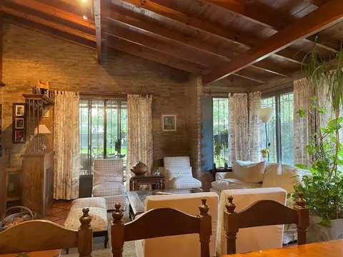 Casa 6 ambientes con 3 baños